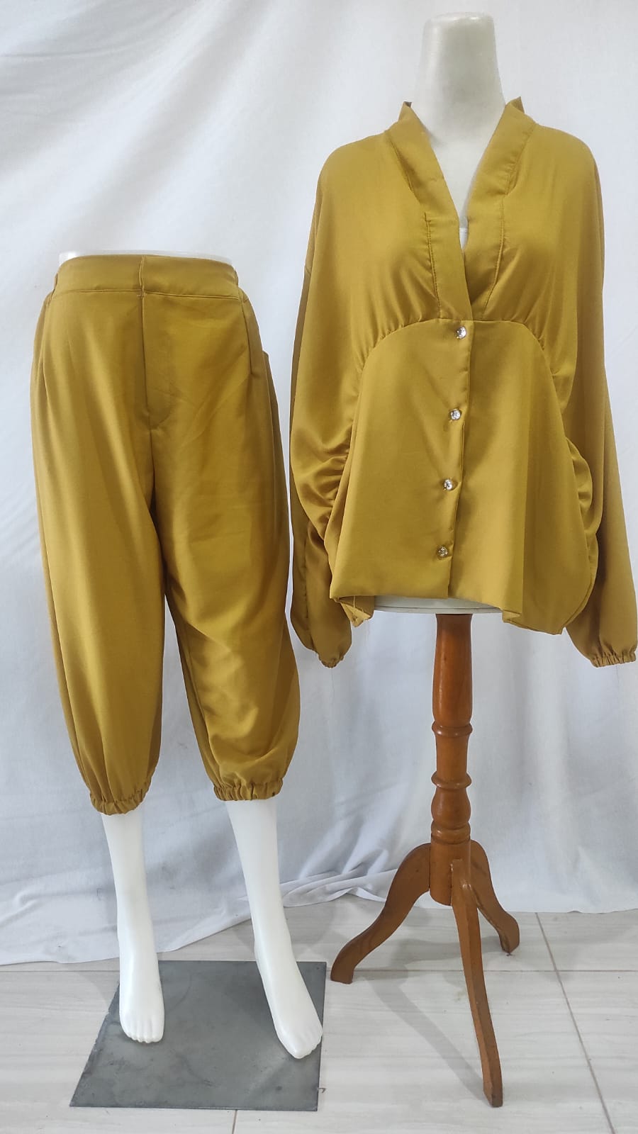 One set of yellow chocolate by Rosa Collection